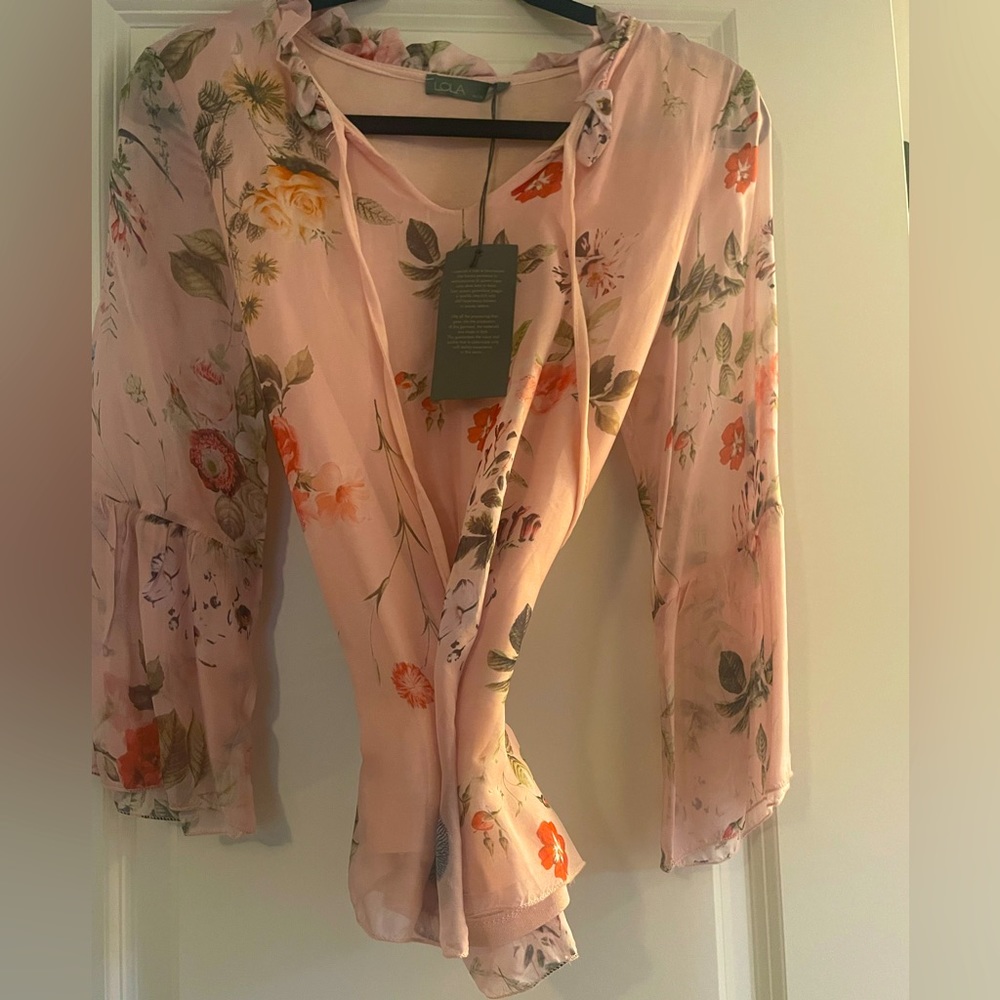 NWT Italian silk shirt.  Lola.  Sz M garden